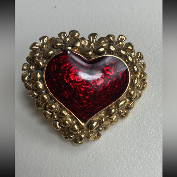 Avon 1997 Red Floral Heart Pin - Picture 5 of 5